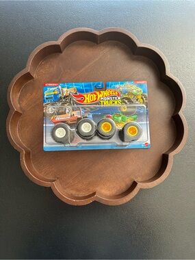 Hot Wheels Monster Trucks 2 Pack Lil’ Haulin 64 vs Totaled